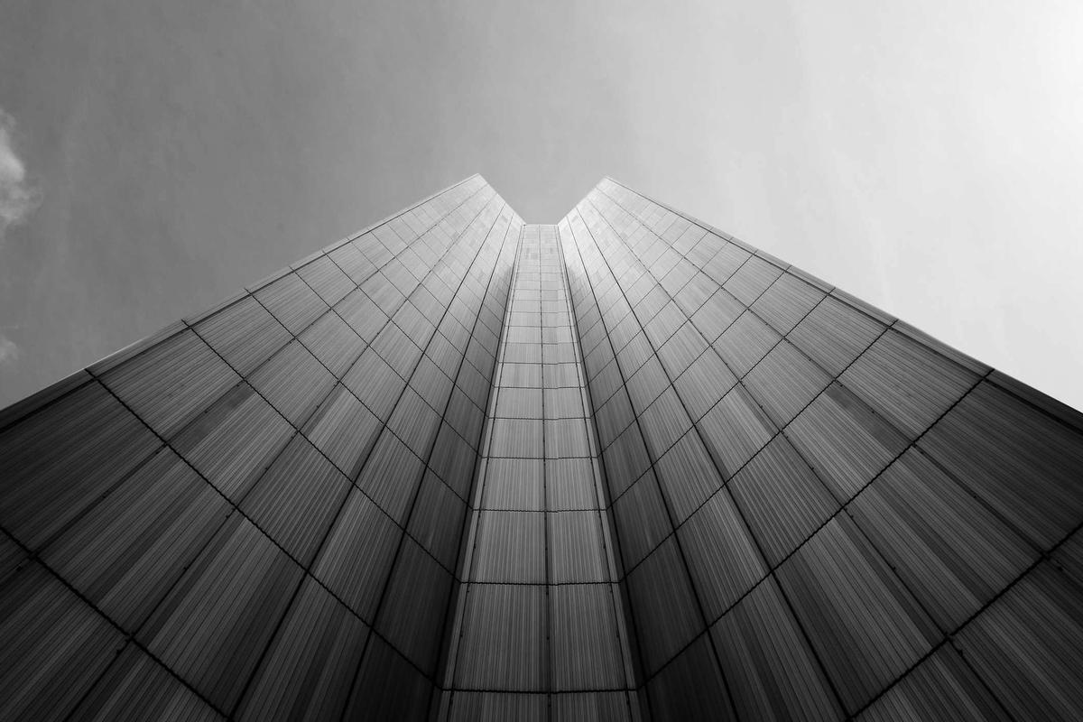 Grayscale photograph of a trading floor in motion
